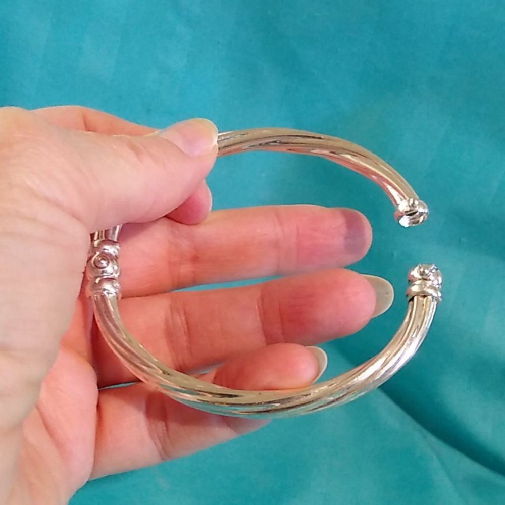 Sterling Silver Ribbed Hinged Bangle - image 4
